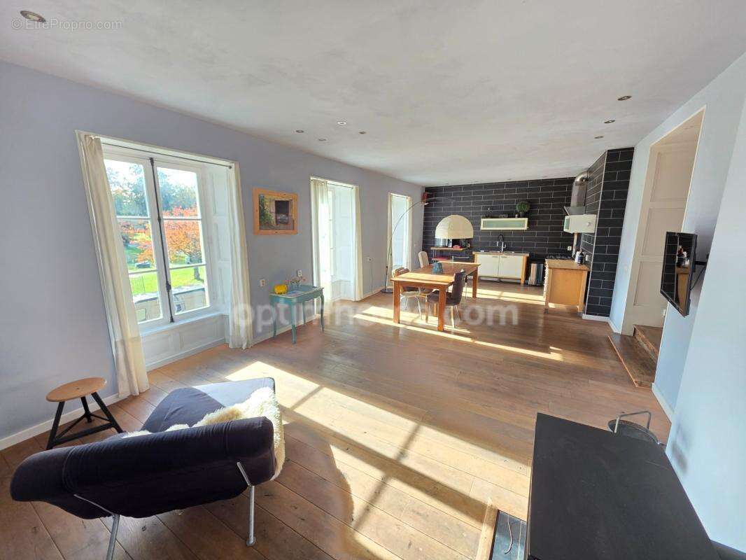Gros potentiel pour cette tres belle propriete de 19ha avec chateau et batiment de + de 1200 m² - photo 11