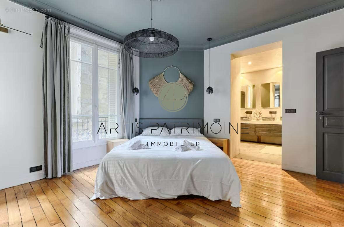 Appartement à PARIS-17E