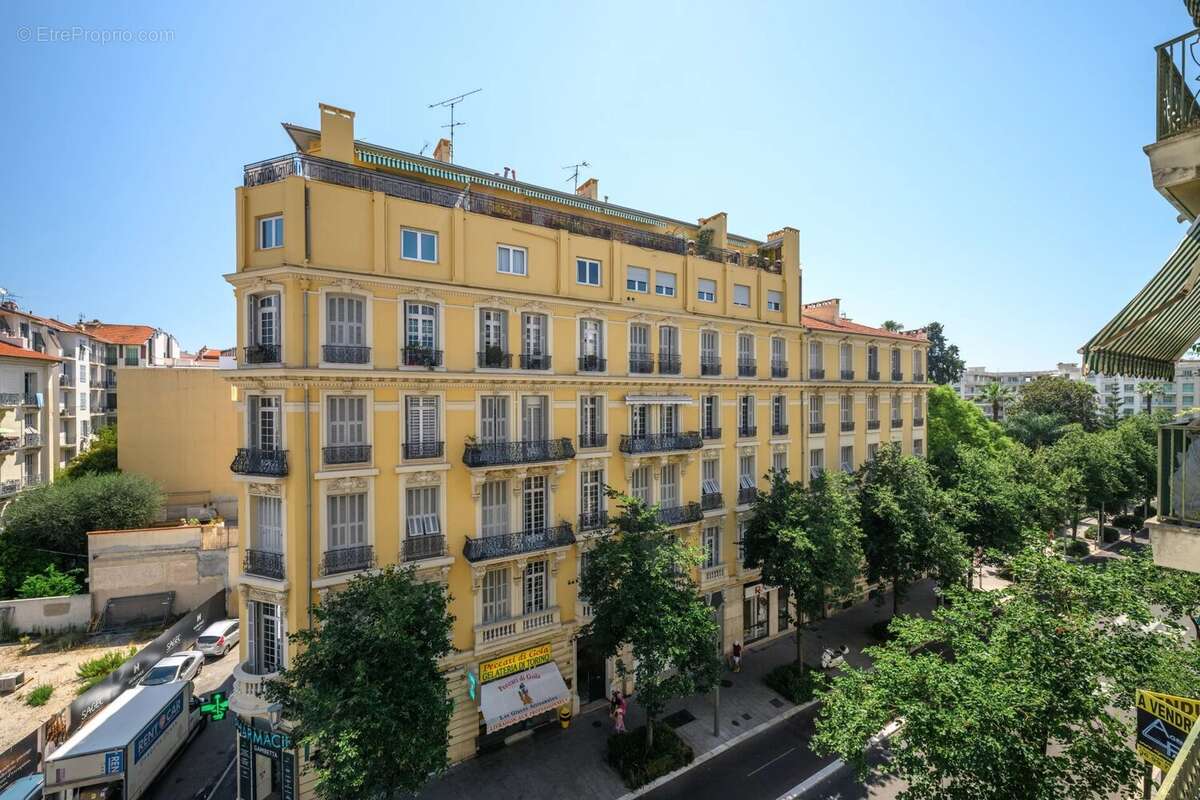 NICE - ALSACE/LORRAINE - Appartement 3 pièces traversant avec terrasses refait à neuf - photo 3