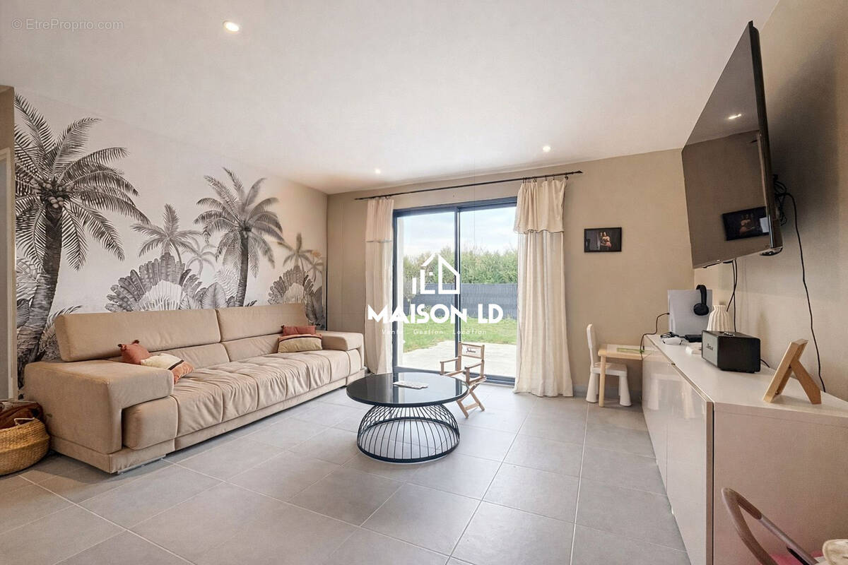 Maison à BELLENGREVILLE