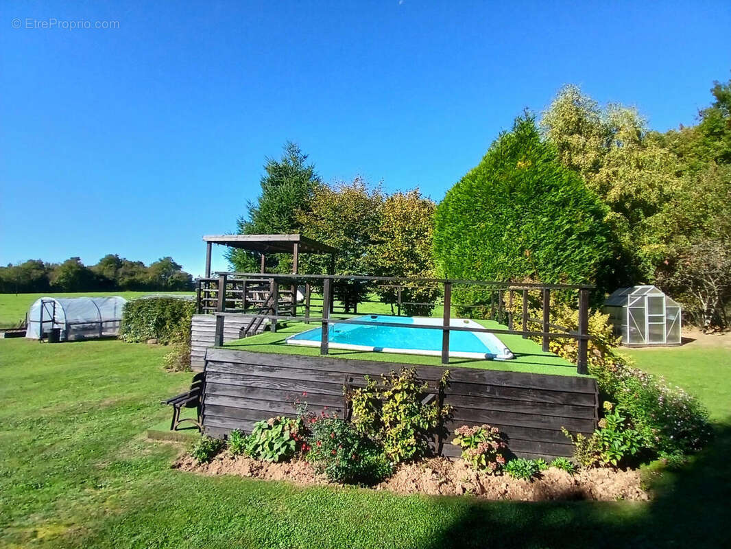 20251013_113613 - Maison à SAINT-PRIEST-LES-FOUGERES