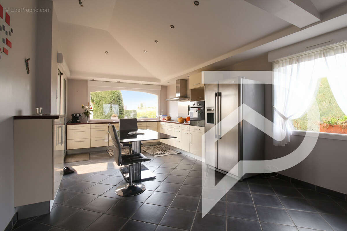 Maison à CHEVRIERES