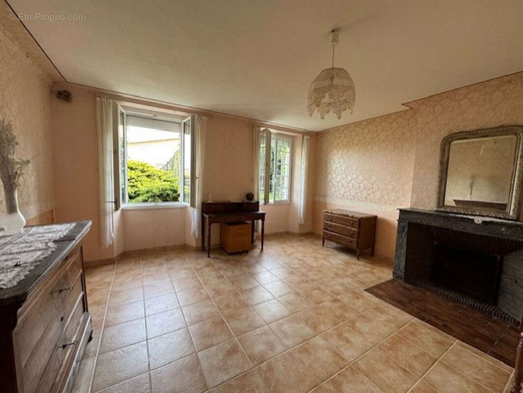 Maison à MONTGENOST