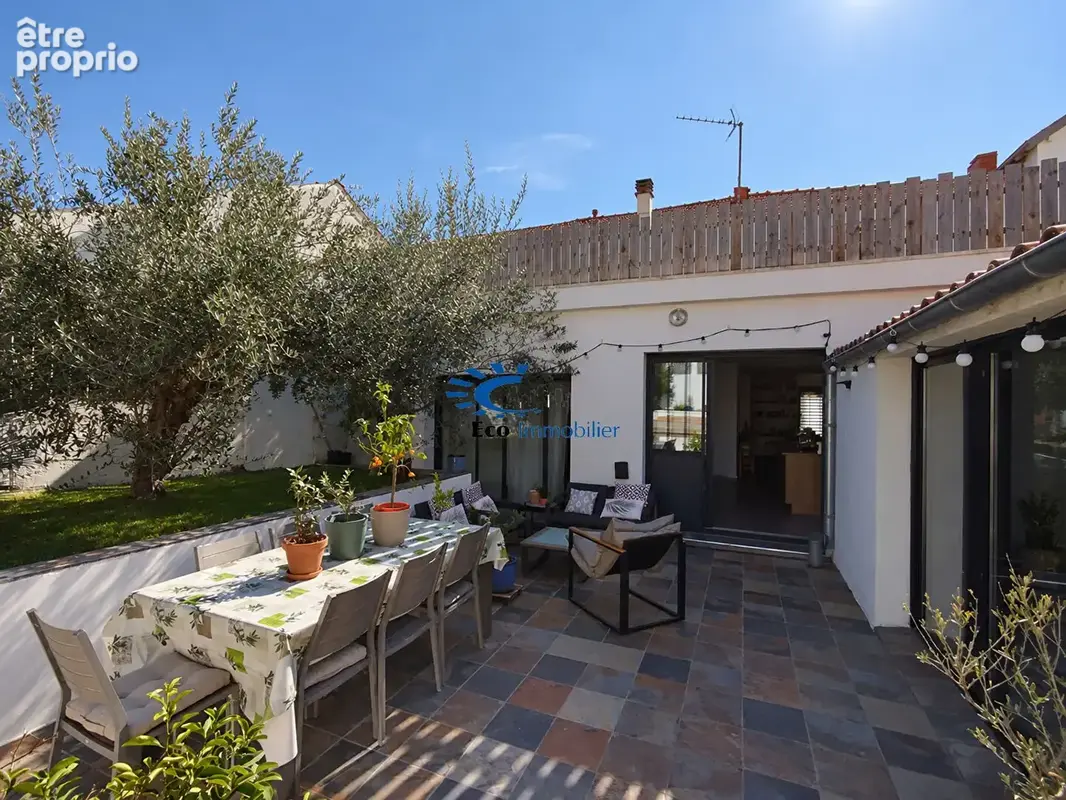 La rochelle la pallice  ensemble immobilier? 278 m²  jardin et piscine - photo 2