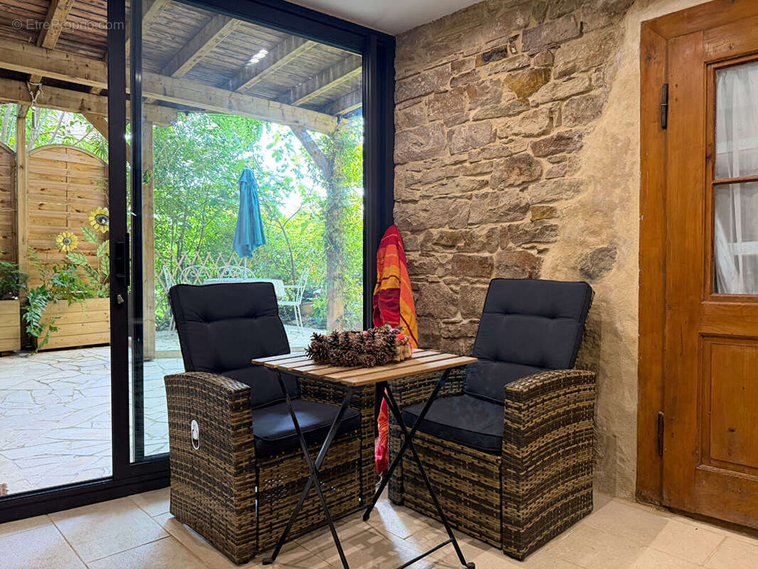7 pièces - 5 chambres - 163,56 m2 habitables et 139 m2 aménageables - 197 m² de terrain - photo 11
