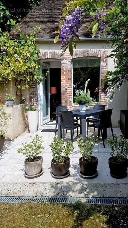 Maison à MONTIGNY-LE-GANNELON