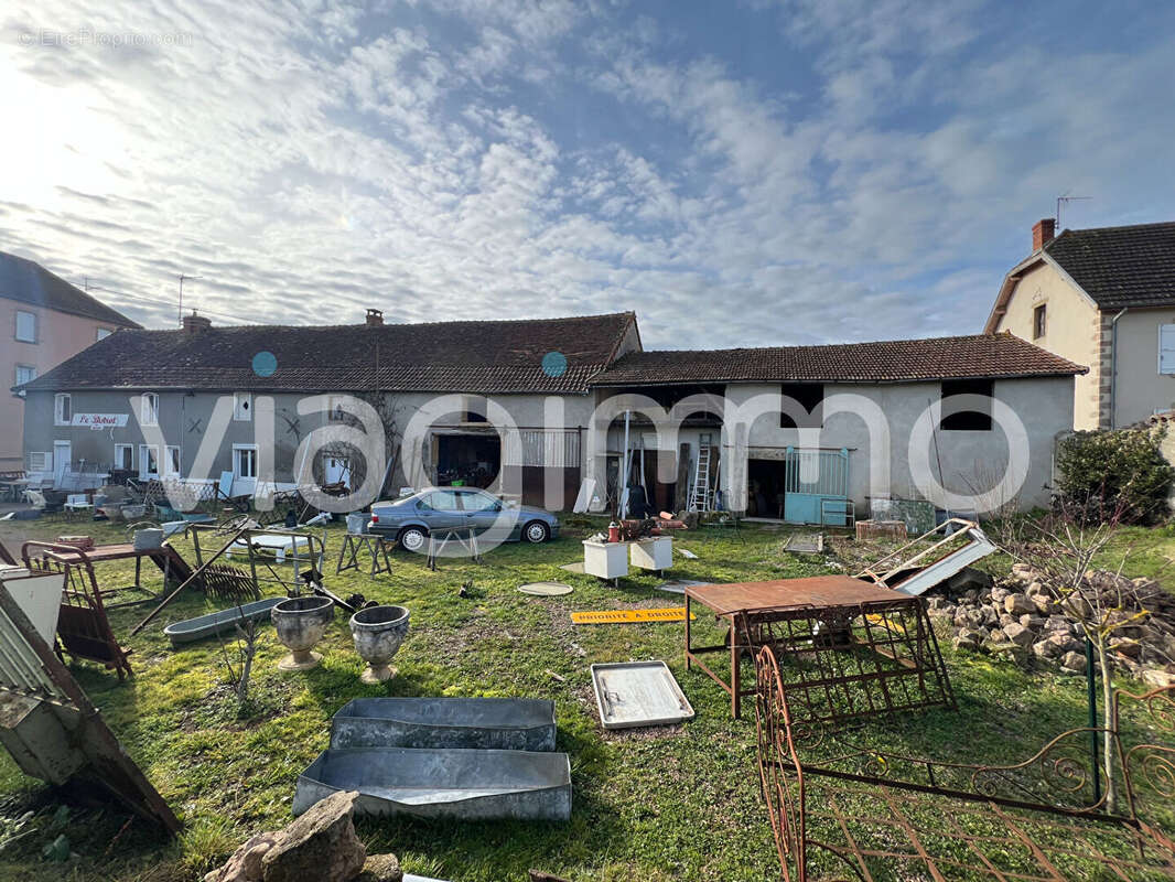 Maison à LA CLAYETTE