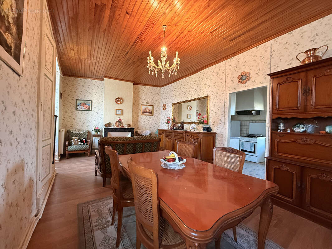 Maison à LAROQUE-TIMBAUT