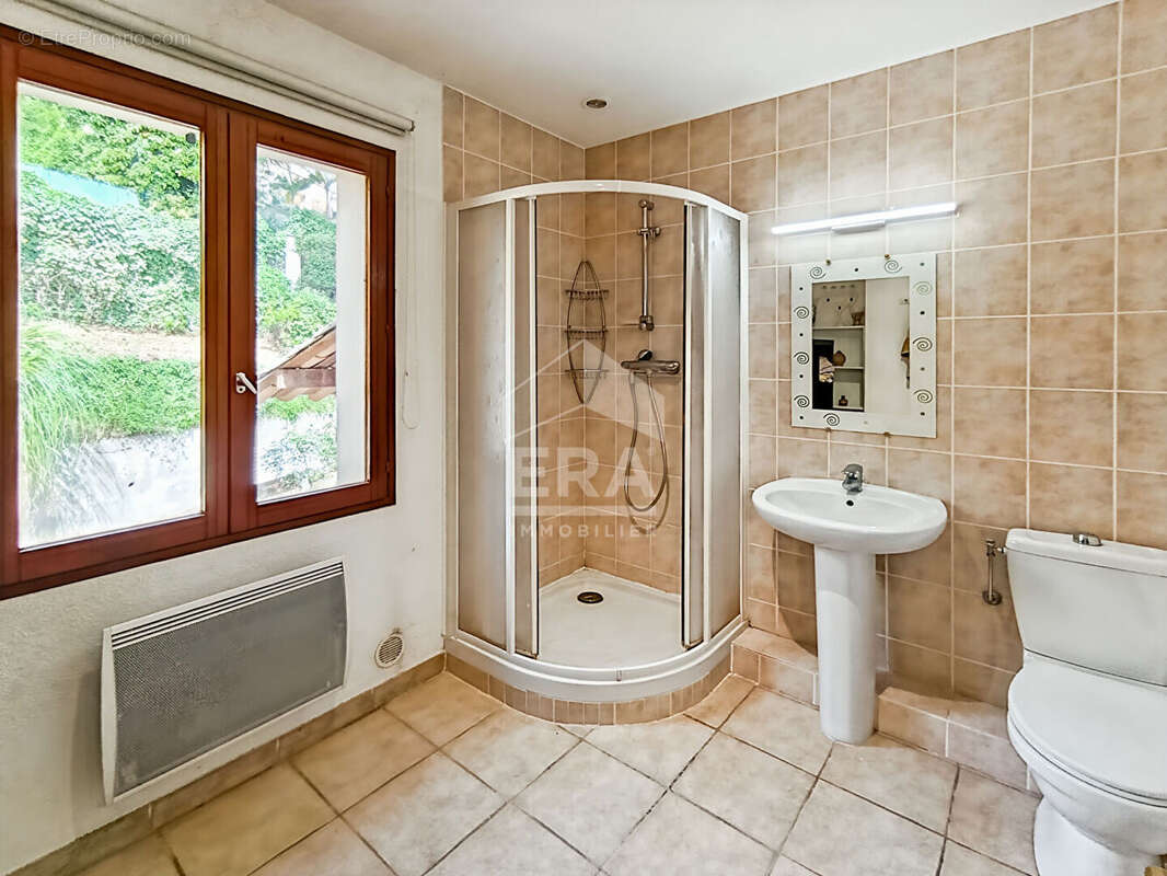 Maison à LA ROQUETTE-SUR-SIAGNE