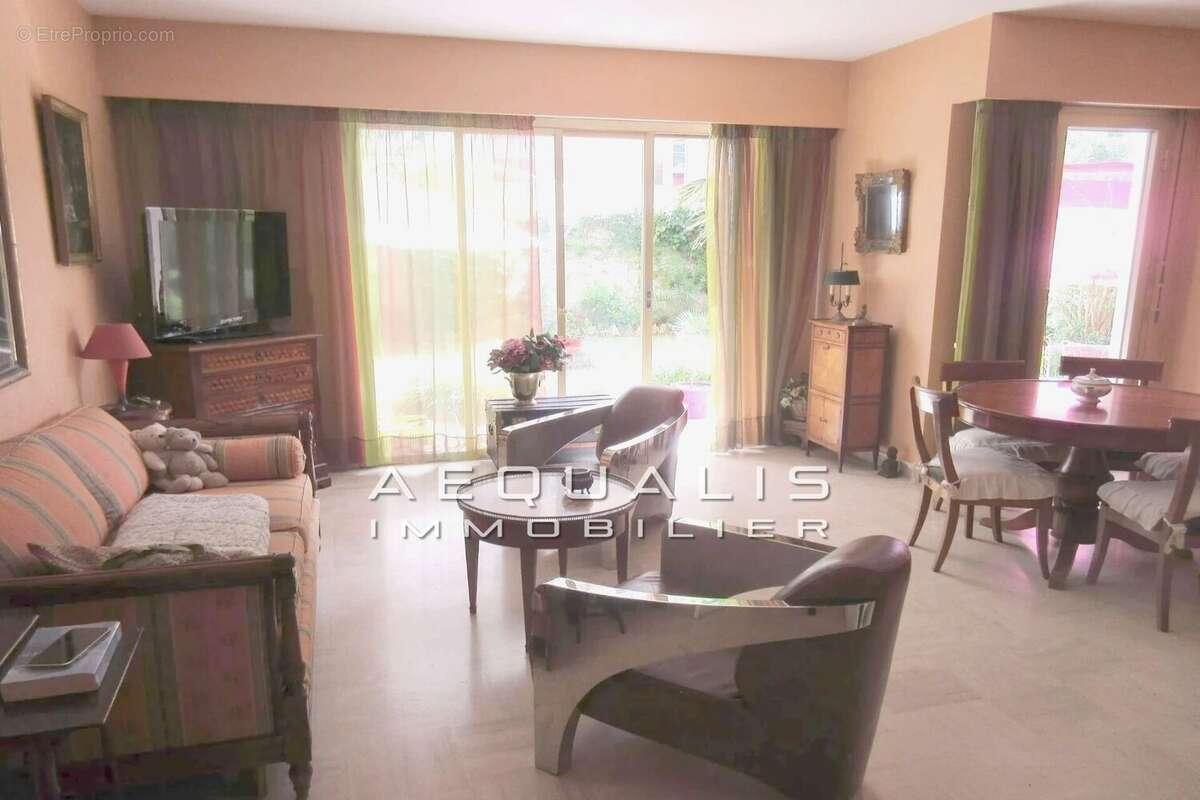 Appartement à SAINT-LAURENT-DU-VAR