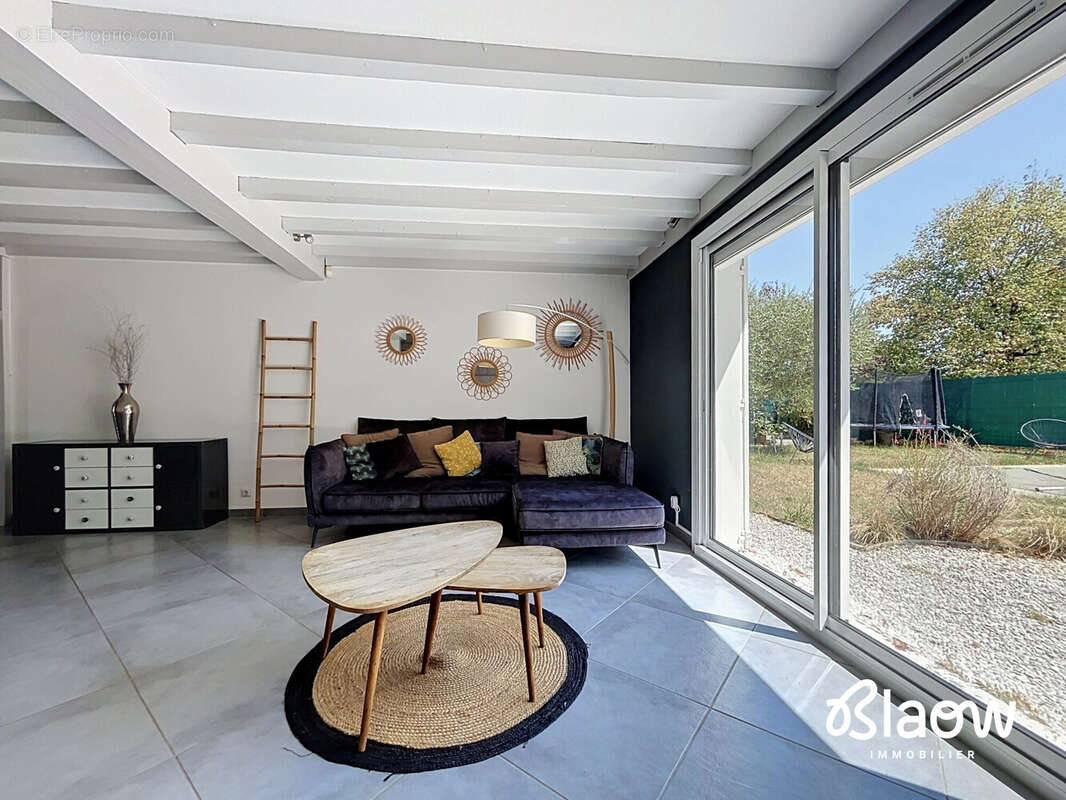 Maison 146 m² à Chassieu  - photo 2