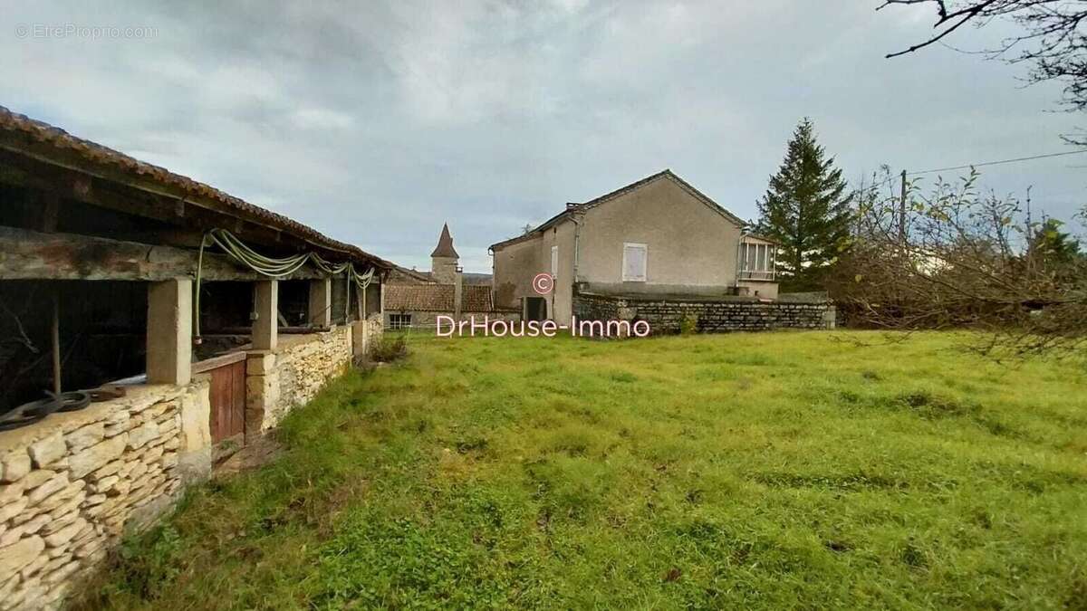 Maison à AUJOLS