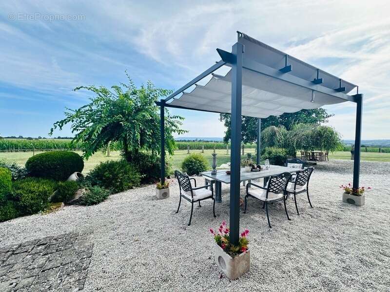 Maison à LANDELLES-ET-COUPIGNY