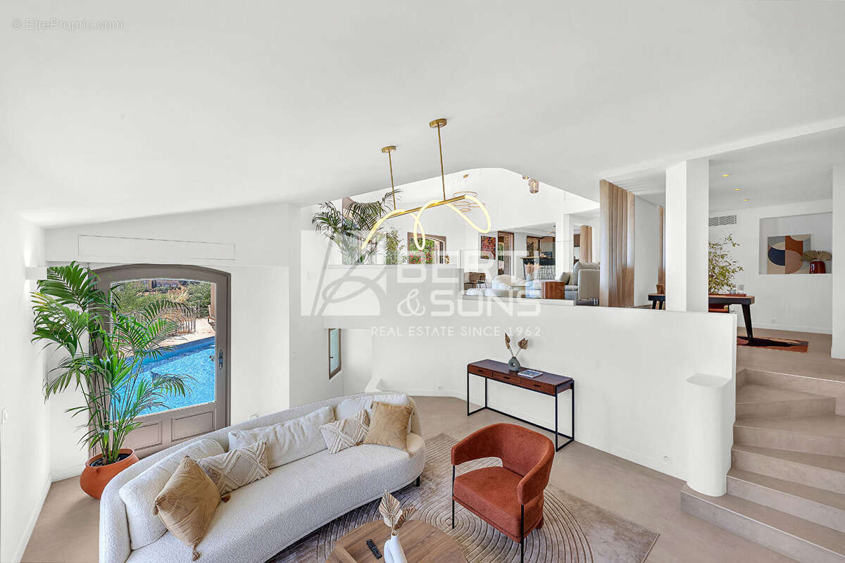 Maison à MANDELIEU-LA-NAPOULE