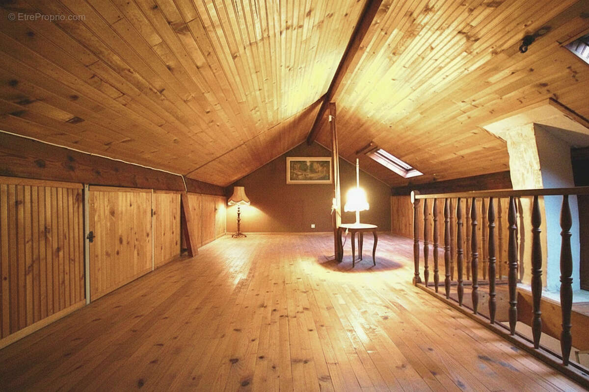 Maison à LE MESNIL-SAINT-DENIS