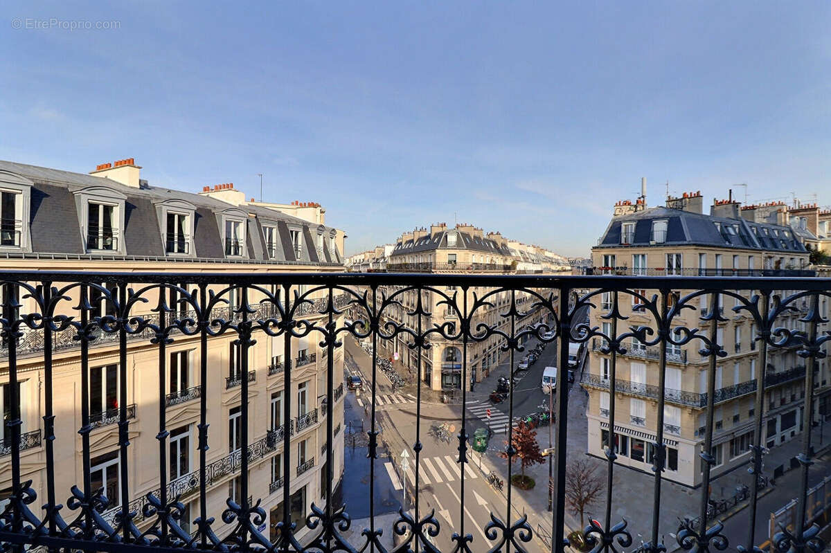 Appartement à PARIS-10E