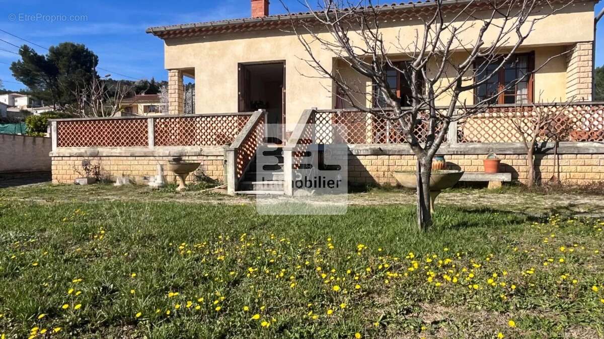 Maison à LAUDUN-L'ARDOISE