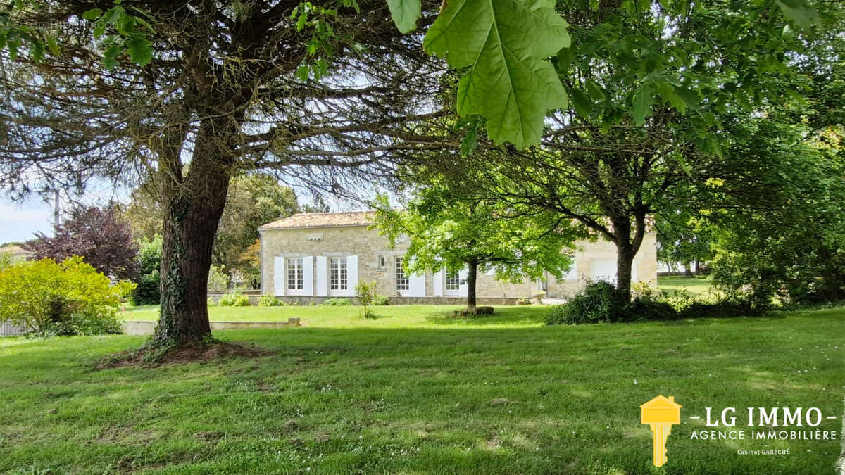 Maison à CHENAC-SAINT-SEURIN-D'UZET