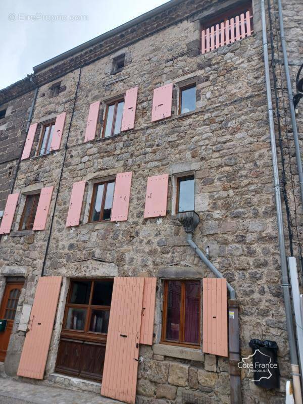 Maison à MONTPEZAT-SOUS-BAUZON