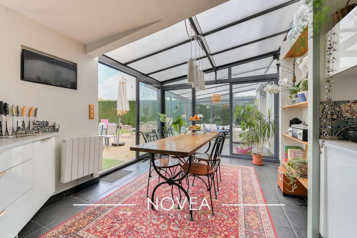 Maison à SAINT-GENIS-LES-OLLIERES