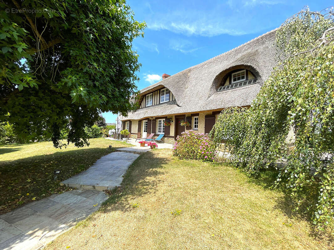 Belle demeure de caractère de 163 m² avec dépendances et terrain de 4651m² - photo 2