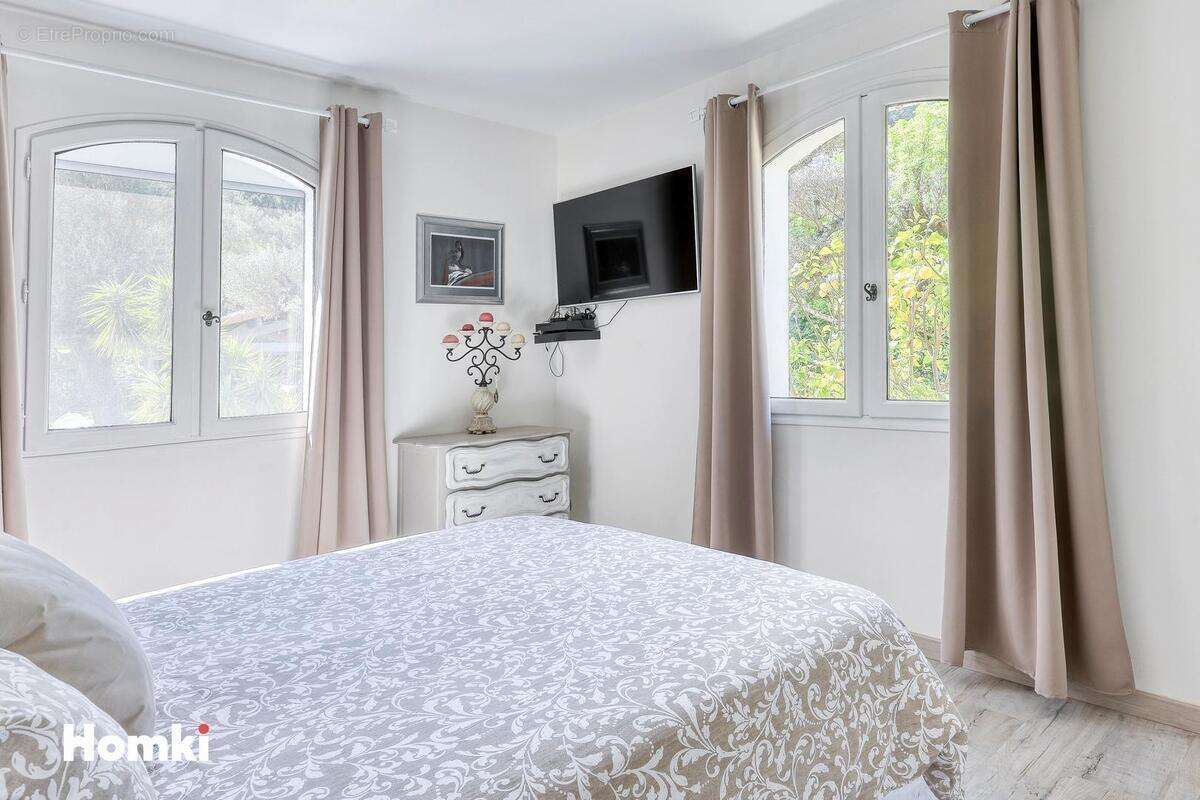 Maison à SOLLIES-VILLE