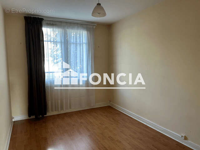 Appartement à BUC
