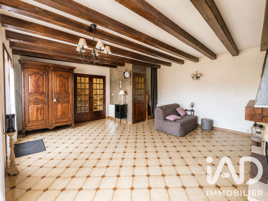 Maison 115 m² à Sainte-Genevieve-Des-Bois  - photo 3