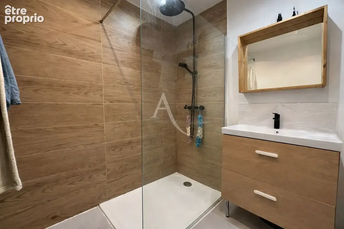 Appartement type 2 renove en rez-de-chaussée a rians - photo 4