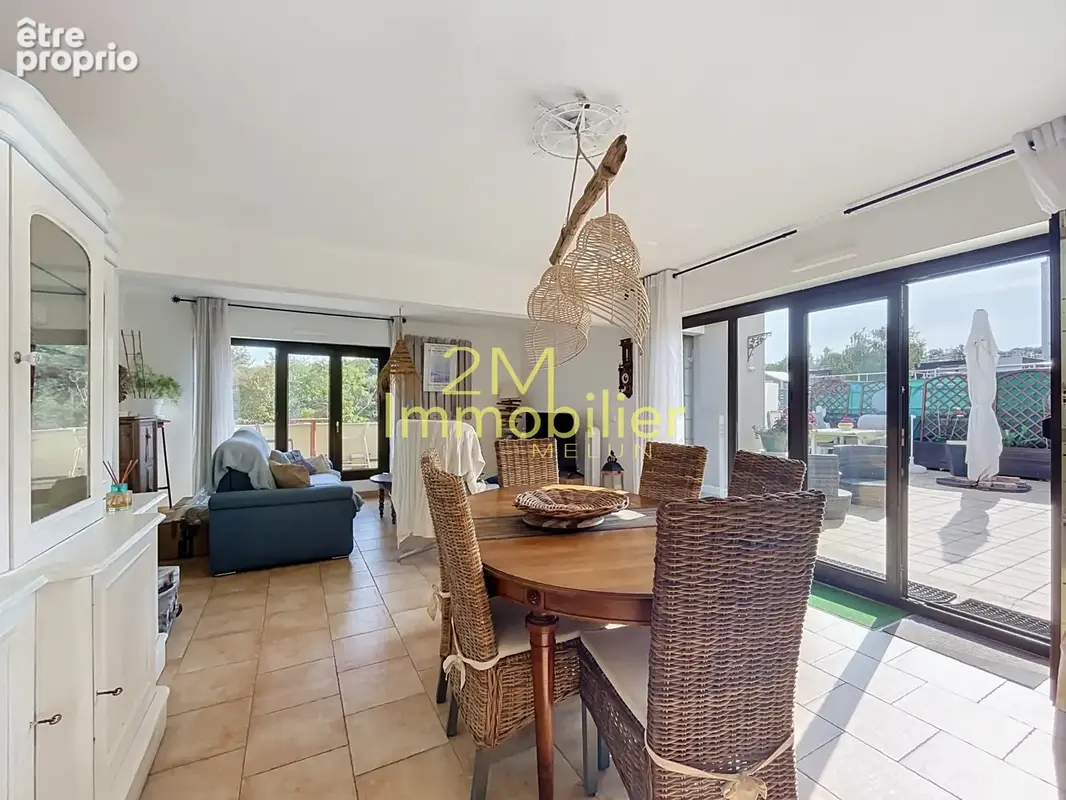 A vendre - grande terrasse - photo 2