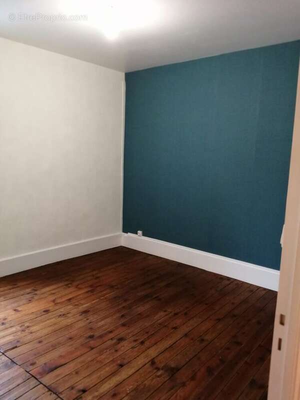 Appartement à SAINT-LEONARD-DE-NOBLAT