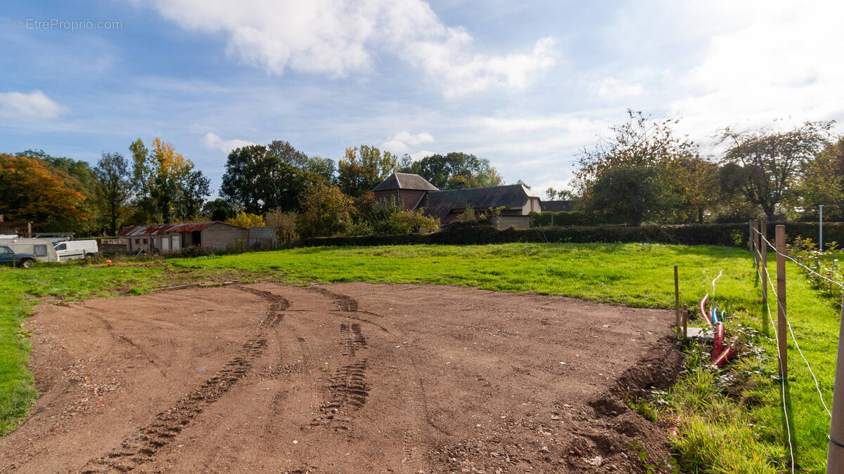 Terrain à SIERVILLE