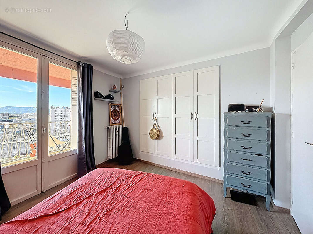 Appartement à MARSEILLE-5E