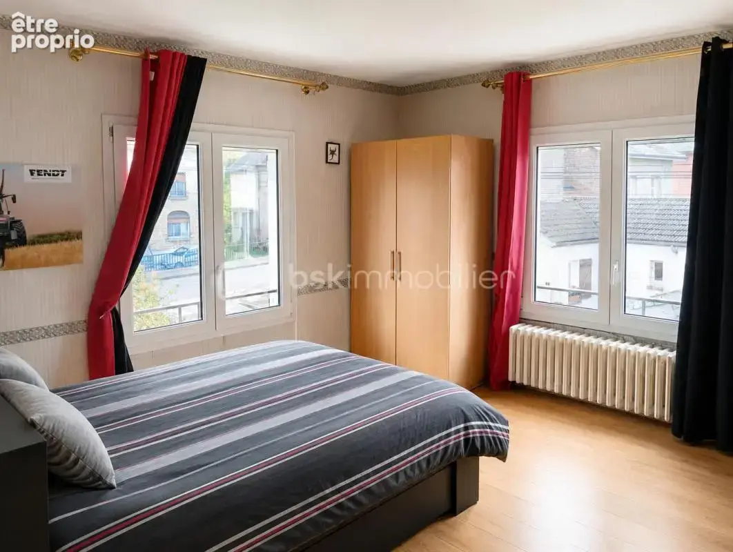 ATTIGNY – Maison familiale à rénover avec jardin, garage et fort potentiel - photo 2