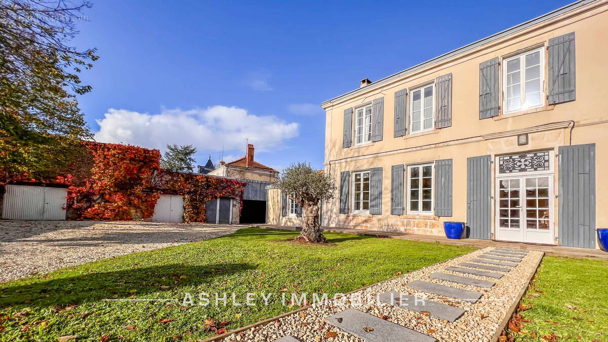 Maison à SAINTE-SOULLE