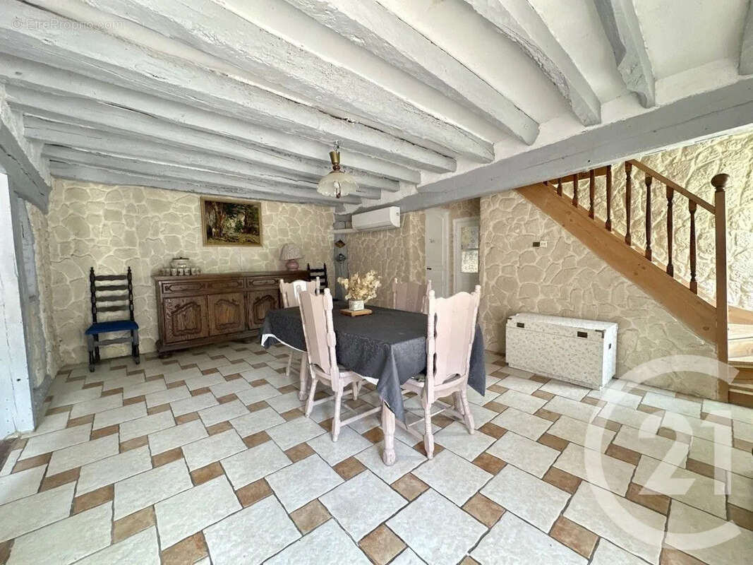 Maison 186 m² à Saint-Pellerin  - photo 4