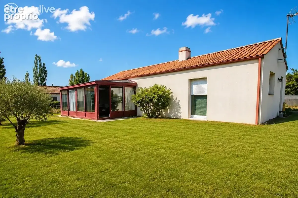 Bois-de-Céné – Coup de cœur ! Plain-pied de 109 m² avec séjour de 51 m², véranda et jardin clos - photo 1