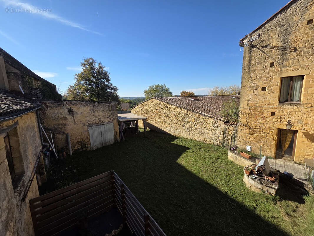Ensemble immobilier dans le bourg du village - photo 39