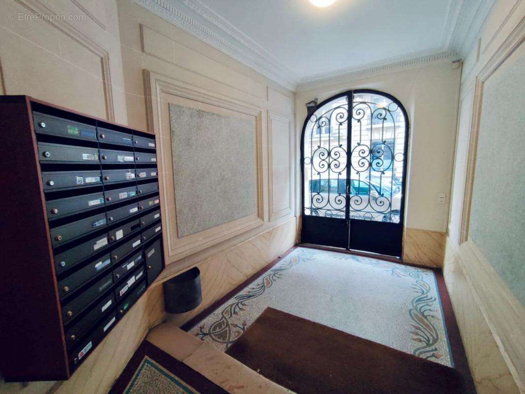 Commerce à PARIS-18E