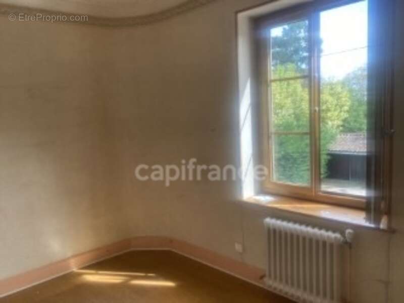 Maison à GREZIEU-LA-VARENNE