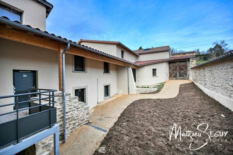 Appartement à THURINS