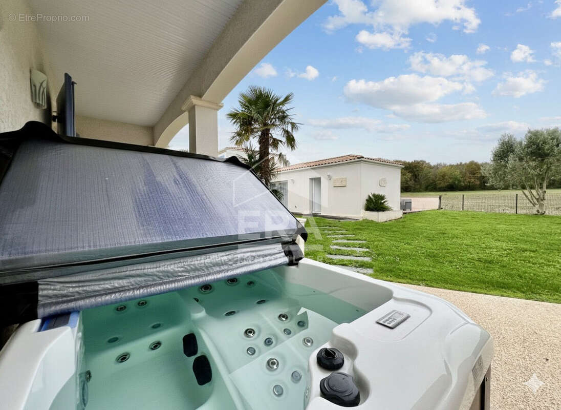 Maison à SAINT-SULPICE-DE-ROYAN