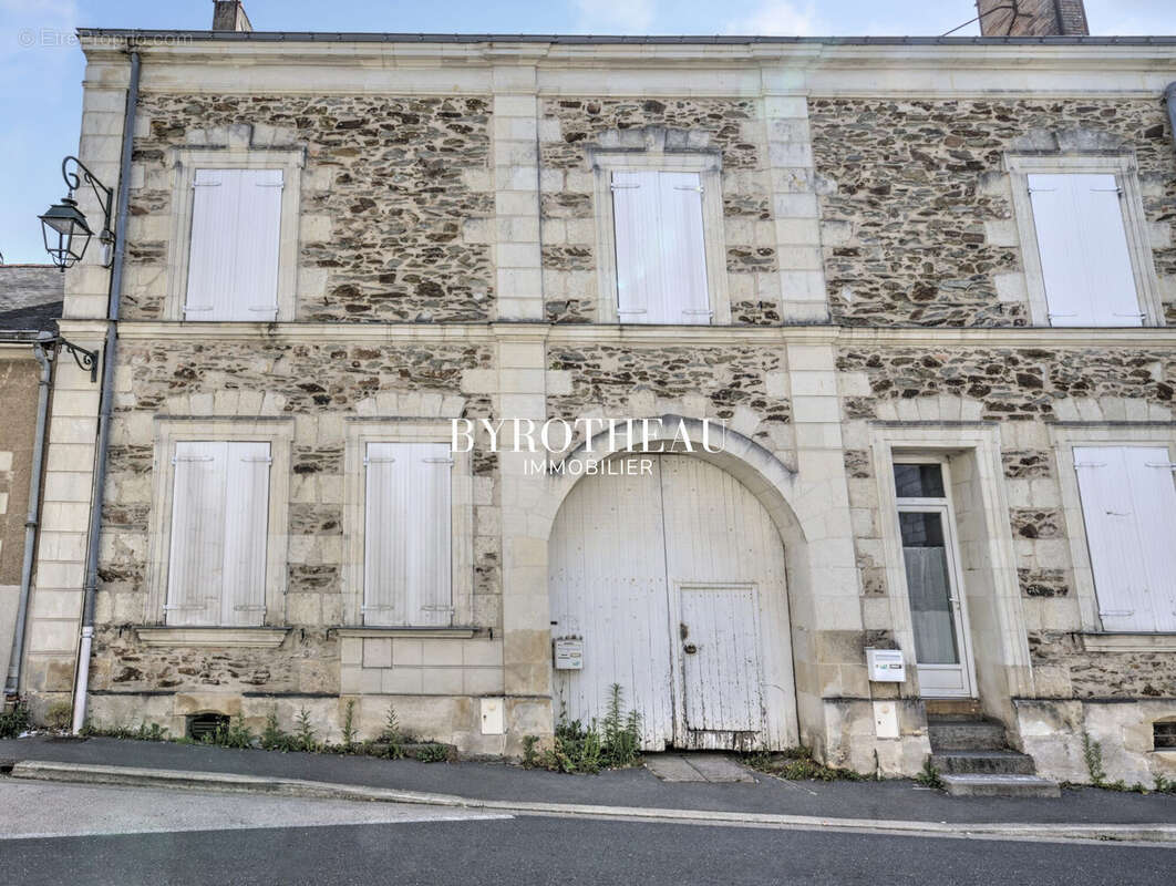 Maison à FENEU