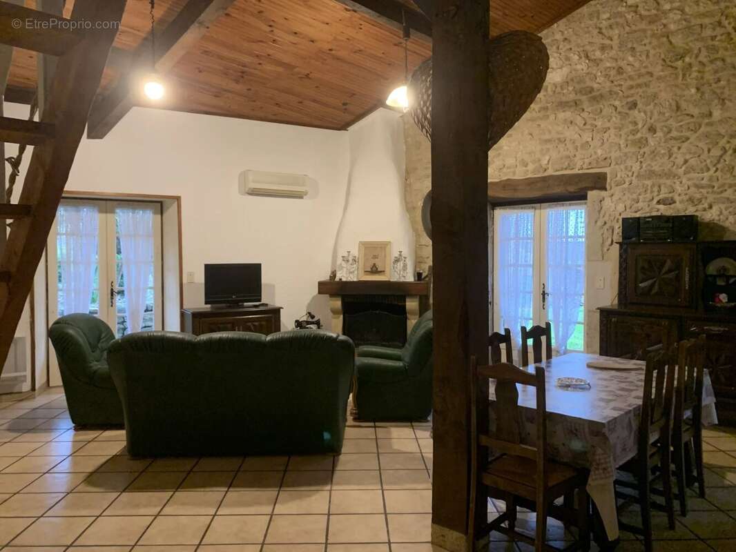 Ensemble en pierre de 3 logements et 2 piscines - photo 11