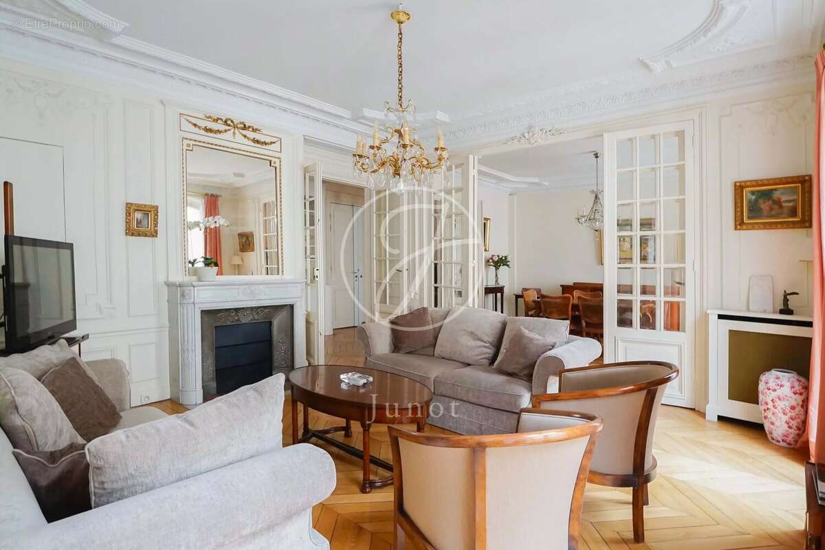 Appartement à PARIS-7E