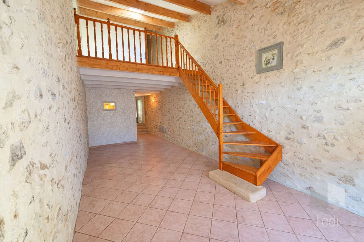 ROCHEMAURE, maison de village de 130 m2 - photo 2
