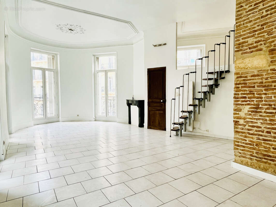 Appartement à MARSEILLE-1E