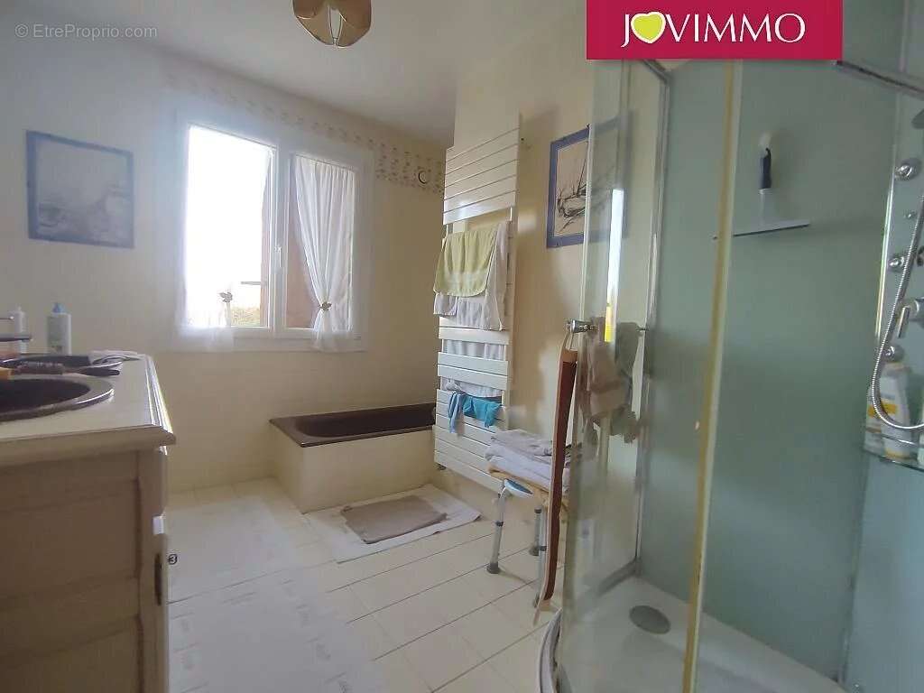 Maison à FONTAINE-LE-COMTE