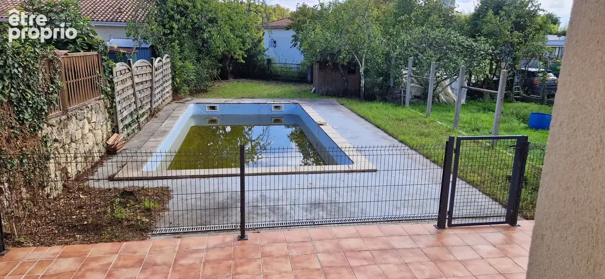 maison avec grand garage piscine et jardin en plein bourg - photo 14