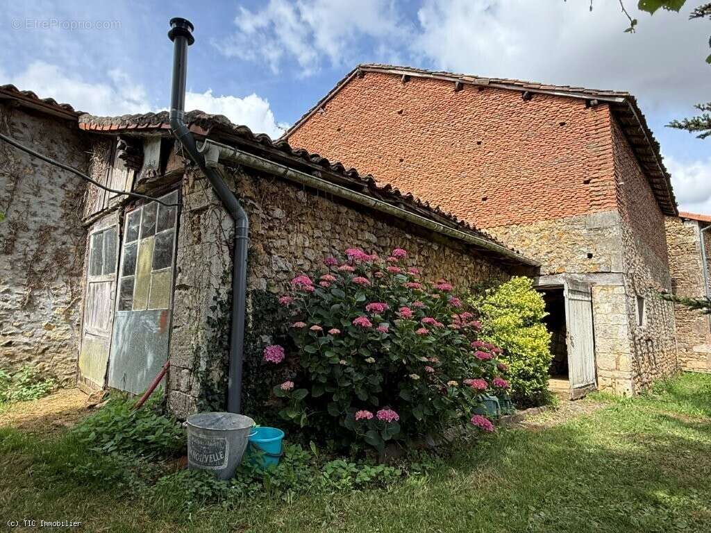 Maison à CHAMPAGNE-MOUTON